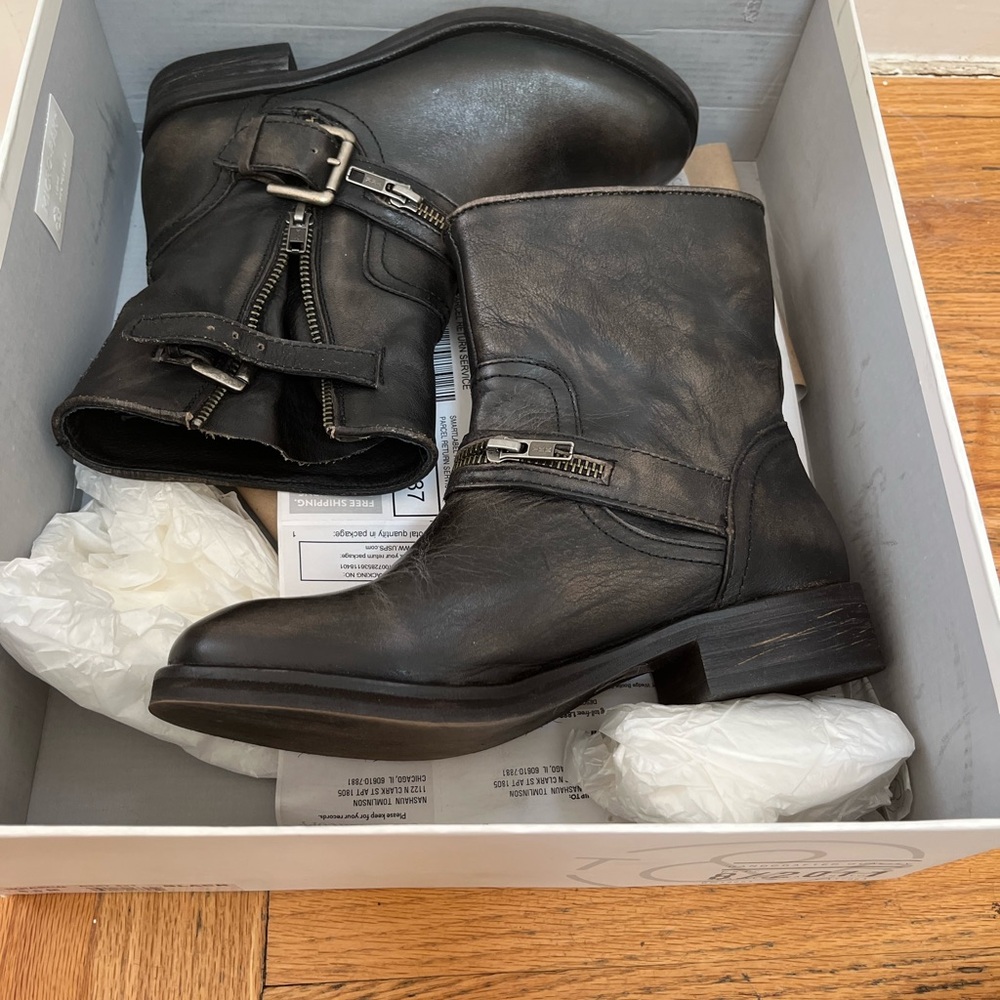 Side Zip Booties- Super Comfortable! - image 3